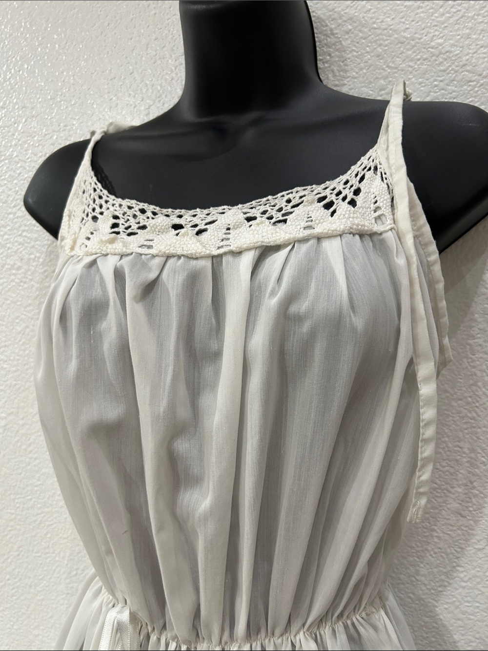 VTG. 1960s White Tiered Dress with Colorful Floral Embroidery - Picture 5 of 15